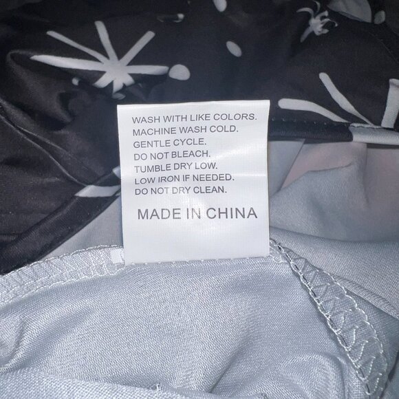 Festive "Ho Ho Ho" Santa Jumpsuit - Perfect for Holiday Cheer! - Picture 5 of 6